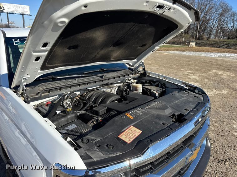 image for item DW6700 2017 Chevrolet Silverado 1500 Crew Cab pickup truck