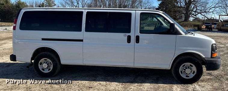 image for item DW6701 2015 Chevrolet Express 3500 van