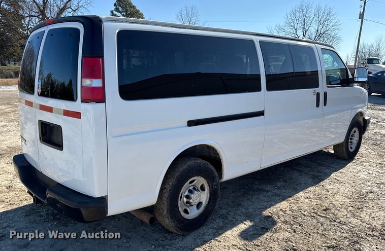 image for item DW6701 2015 Chevrolet Express 3500 van