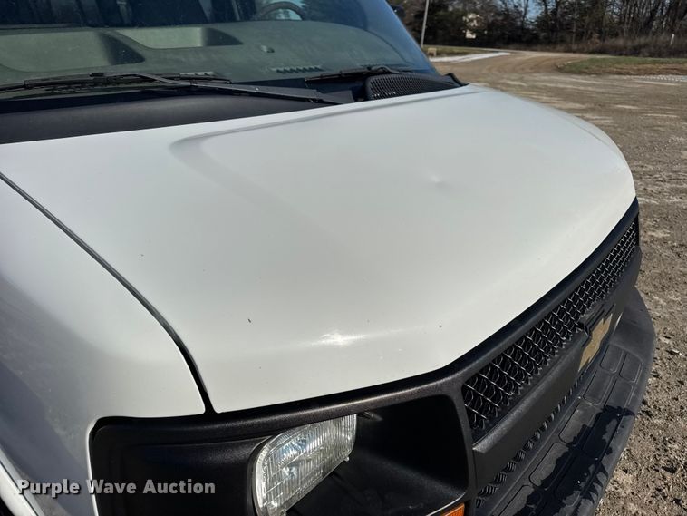 image for item DW6701 2015 Chevrolet Express 3500 van