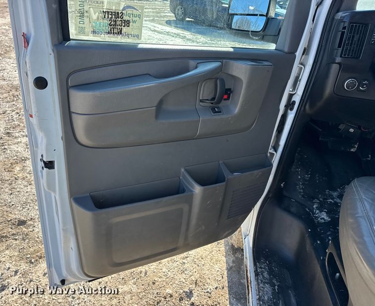 image for item DW6701 2015 Chevrolet Express 3500 van