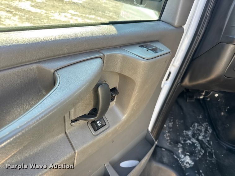 image for item DW6701 2015 Chevrolet Express 3500 van