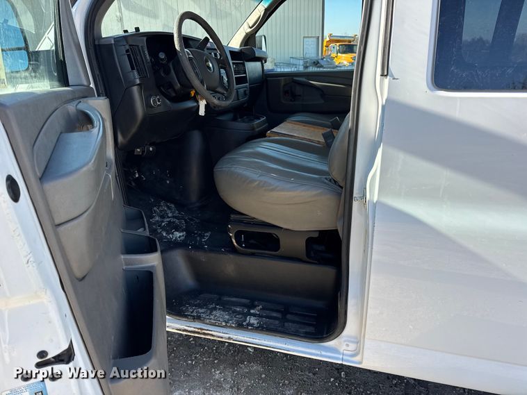 image for item DW6701 2015 Chevrolet Express 3500 van