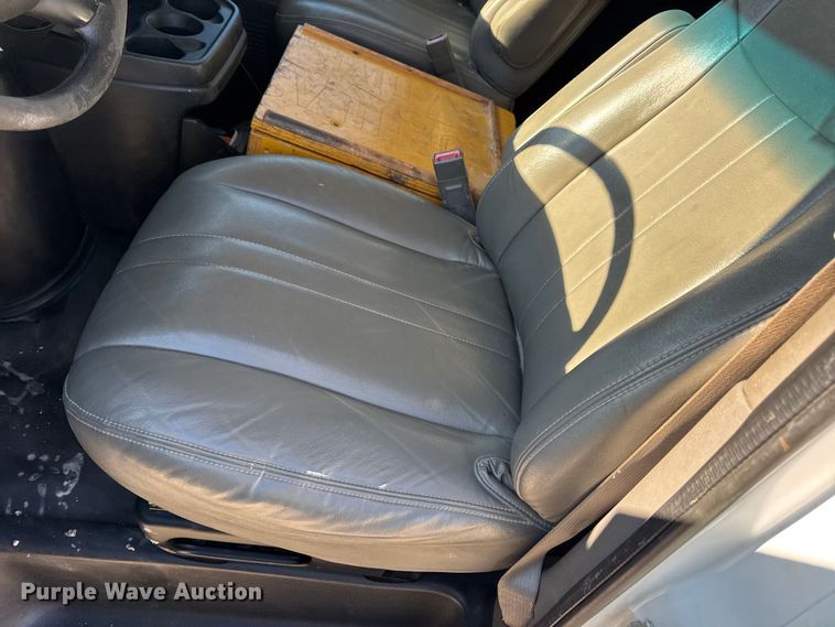 image for item DW6701 2015 Chevrolet Express 3500 van