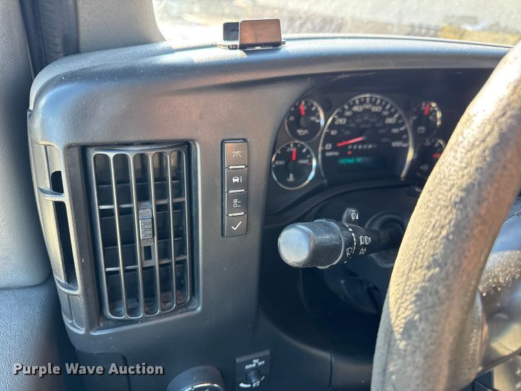 image for item DW6701 2015 Chevrolet Express 3500 van