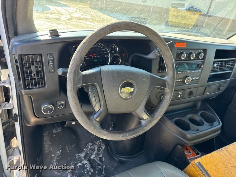 image for item DW6701 2015 Chevrolet Express 3500 van