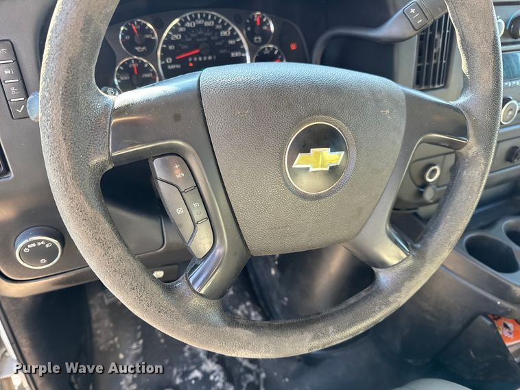 image for item DW6701 2015 Chevrolet Express 3500 van