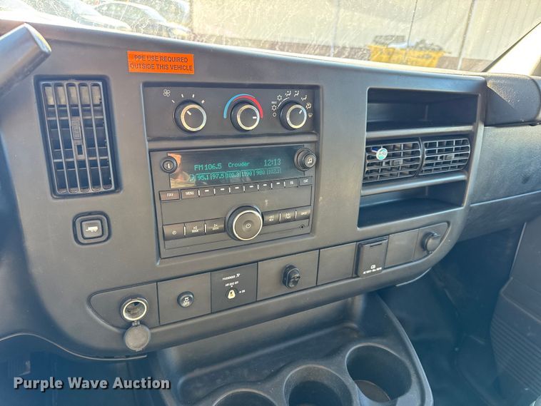 image for item DW6701 2015 Chevrolet Express 3500 van