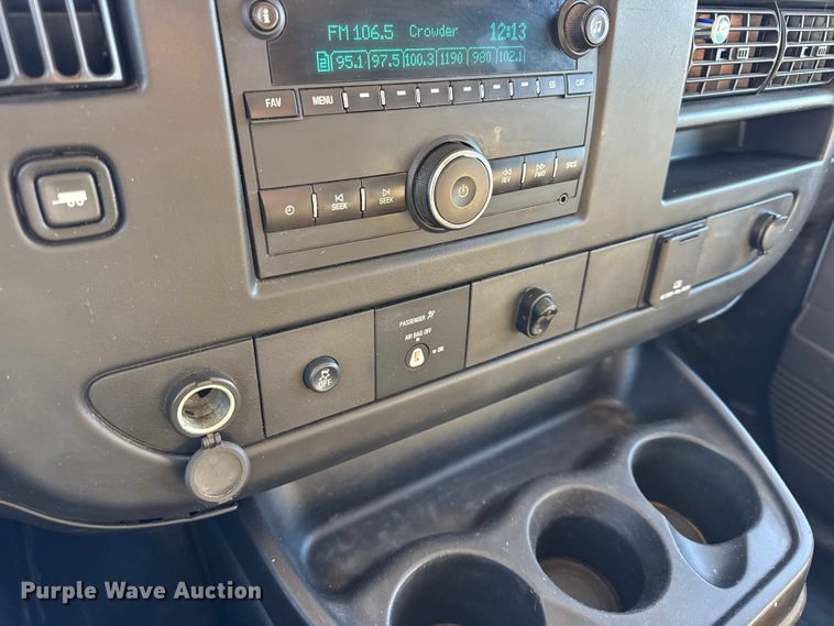 image for item DW6701 2015 Chevrolet Express 3500 van