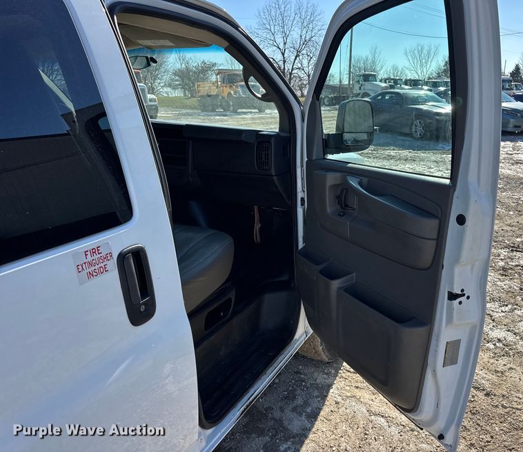 image for item DW6701 2015 Chevrolet Express 3500 van