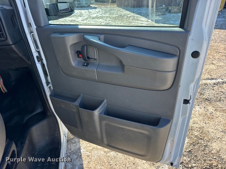 image for item DW6701 2015 Chevrolet Express 3500 van