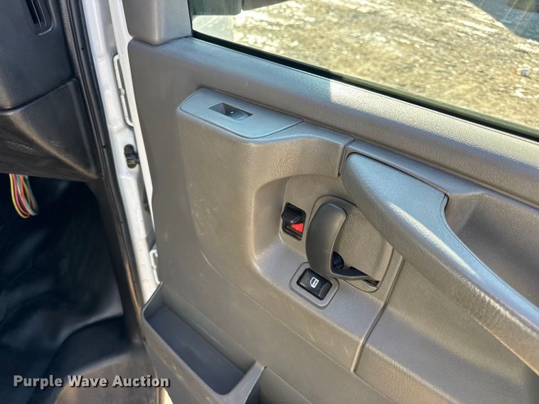 image for item DW6701 2015 Chevrolet Express 3500 van