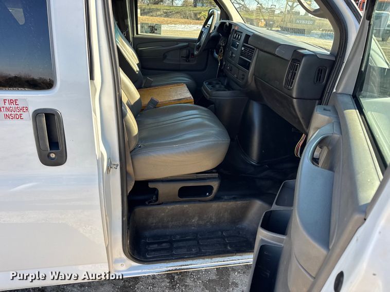 image for item DW6701 2015 Chevrolet Express 3500 van