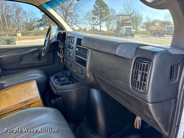 image for item DW6701 2015 Chevrolet Express 3500 van