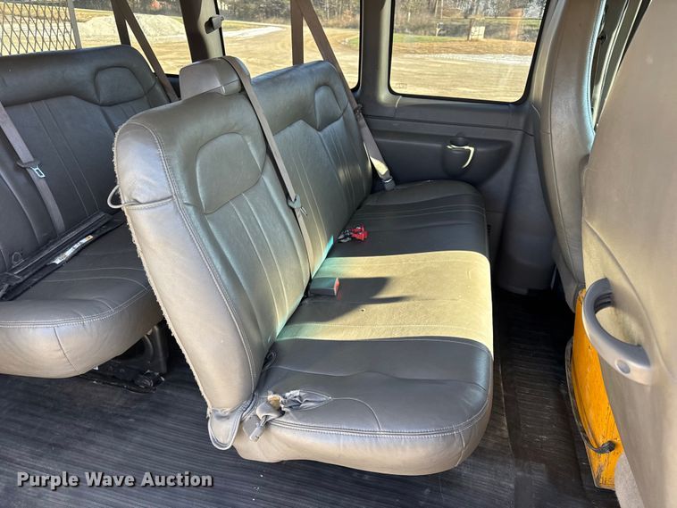 image for item DW6701 2015 Chevrolet Express 3500 van