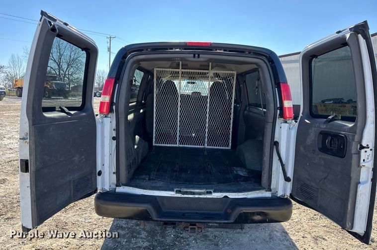 image for item DW6701 2015 Chevrolet Express 3500 van