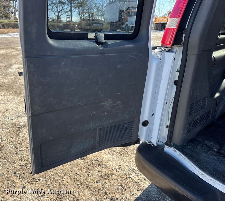 image for item DW6701 2015 Chevrolet Express 3500 van