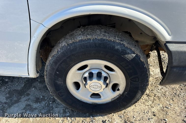 image for item DW6701 2015 Chevrolet Express 3500 van