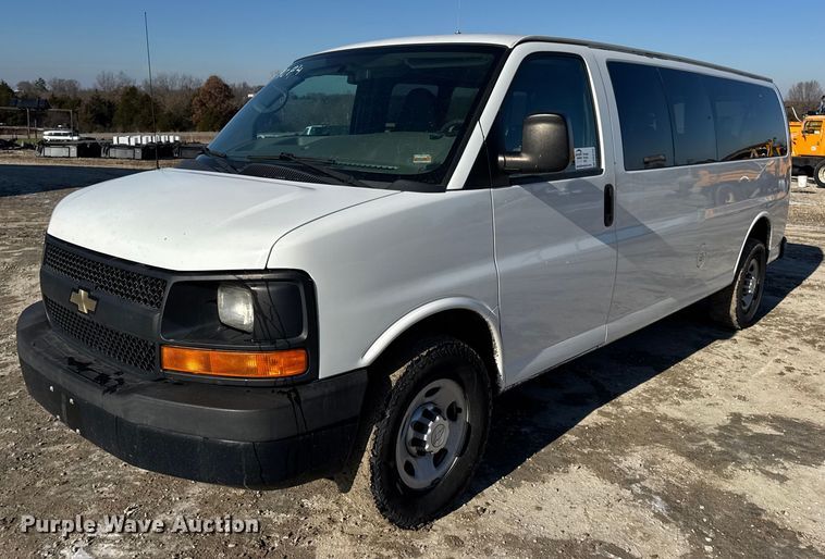 image for item DW6702 2015 Chevrolet Express 3500 van
