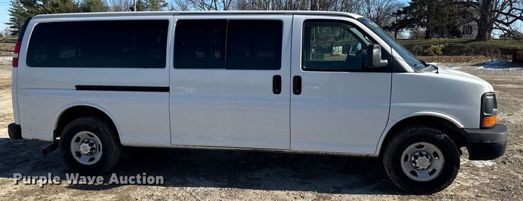 image for item DW6702 2015 Chevrolet Express 3500 van