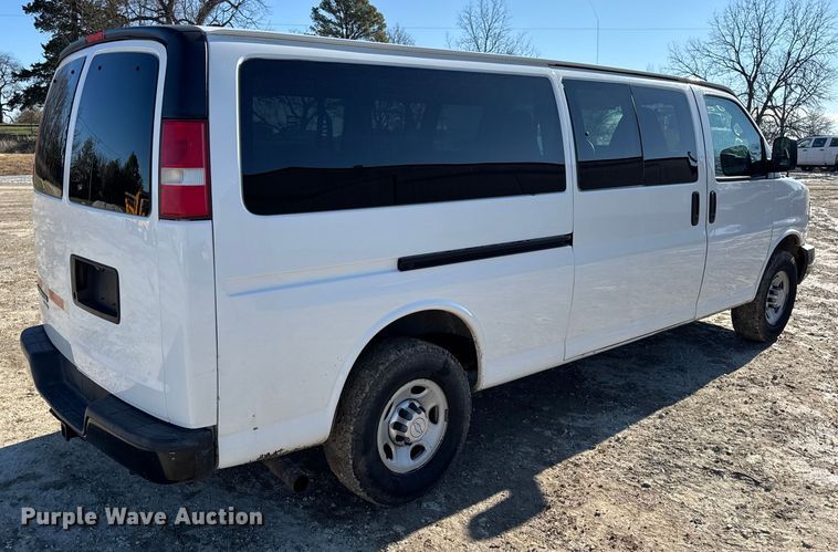 image for item DW6702 2015 Chevrolet Express 3500 van