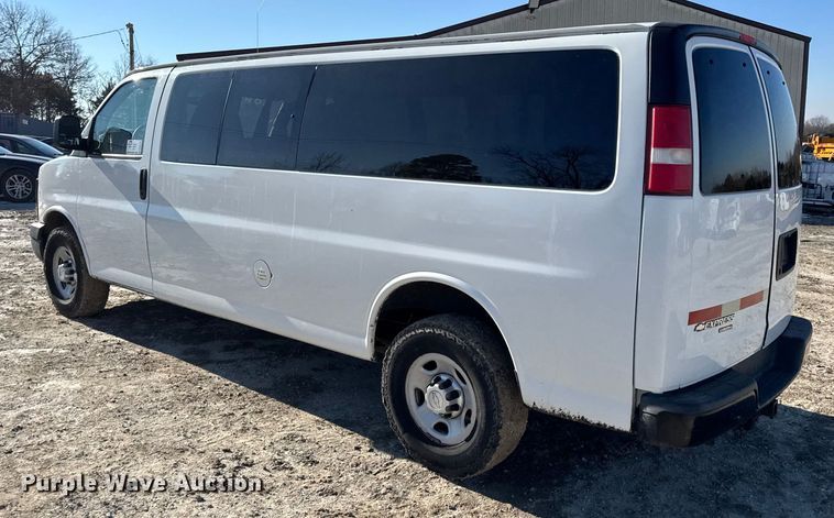 image for item DW6702 2015 Chevrolet Express 3500 van