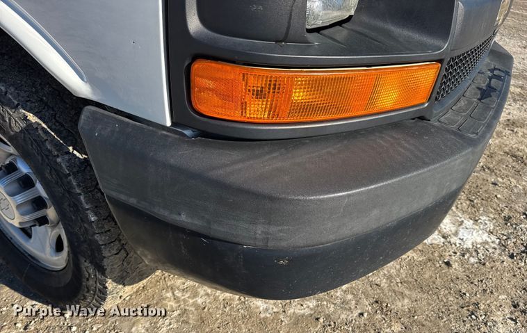 image for item DW6702 2015 Chevrolet Express 3500 van