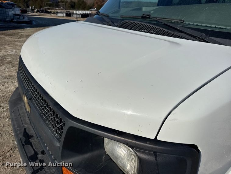 image for item DW6702 2015 Chevrolet Express 3500 van