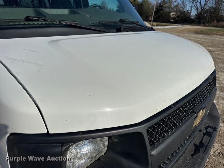 image for item DW6702 2015 Chevrolet Express 3500 van