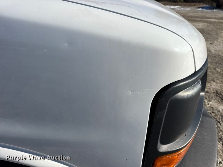 image for item DW6702 2015 Chevrolet Express 3500 van