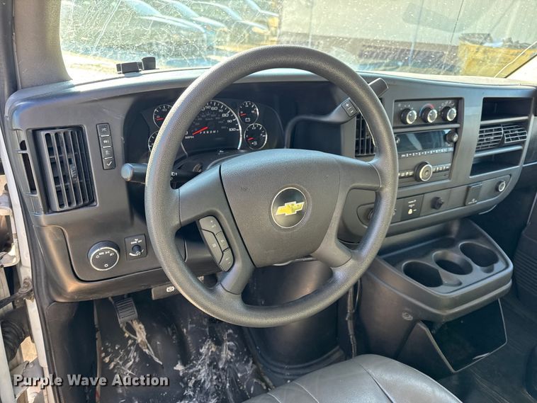 image for item DW6702 2015 Chevrolet Express 3500 van