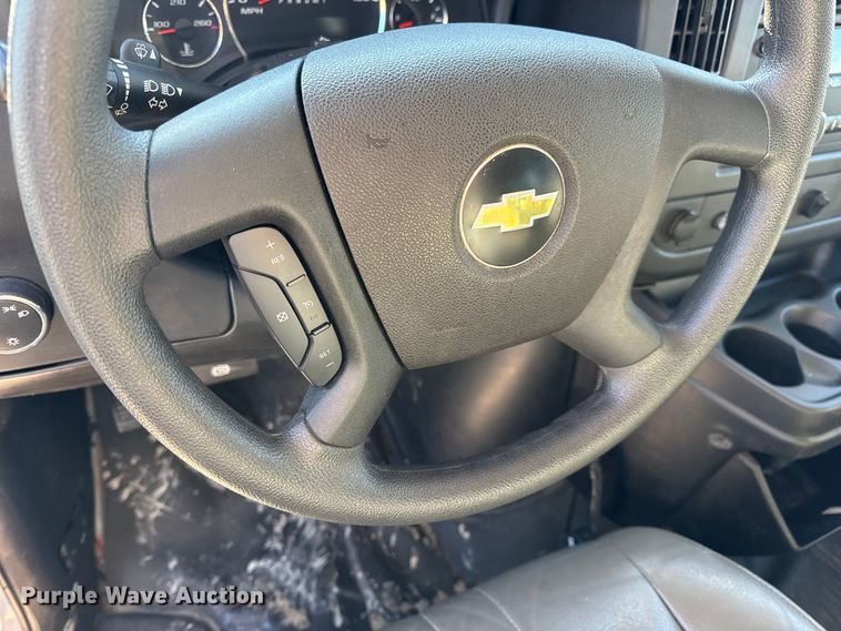 image for item DW6702 2015 Chevrolet Express 3500 van