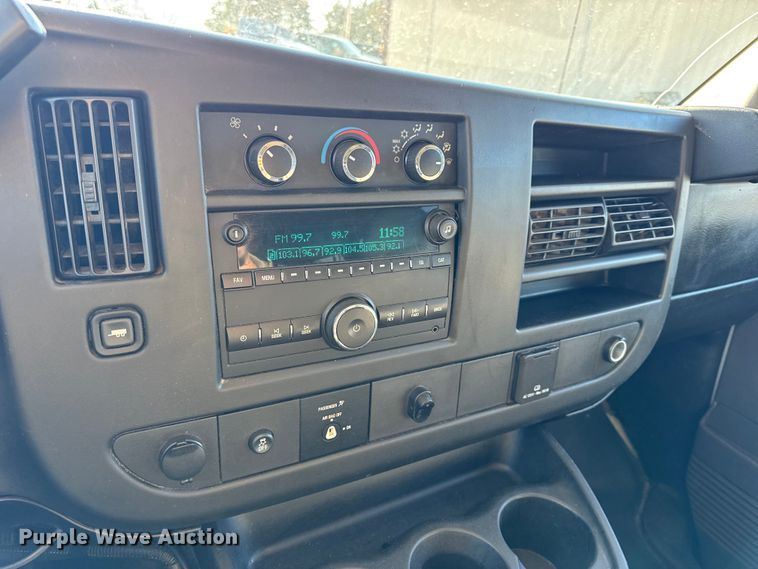 image for item DW6702 2015 Chevrolet Express 3500 van