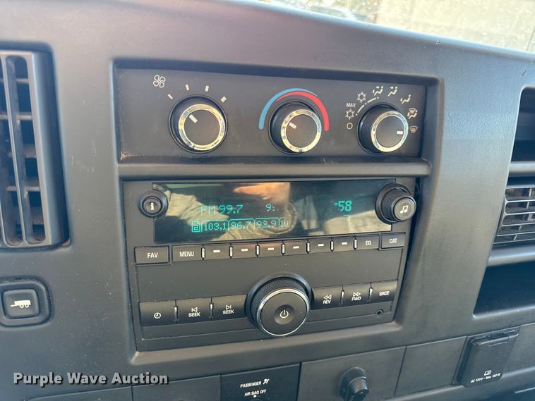 image for item DW6702 2015 Chevrolet Express 3500 van