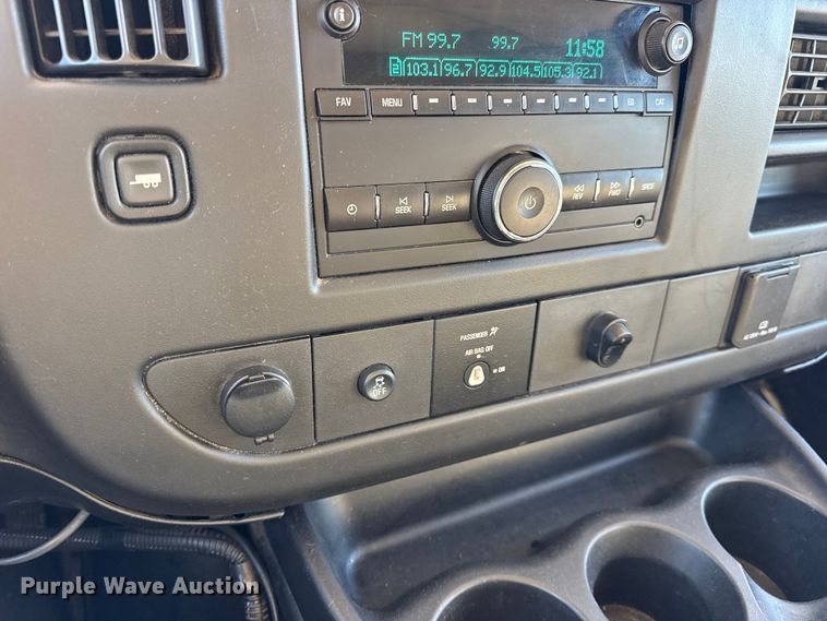 image for item DW6702 2015 Chevrolet Express 3500 van