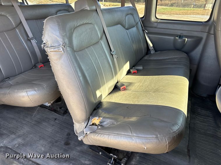image for item DW6702 2015 Chevrolet Express 3500 van