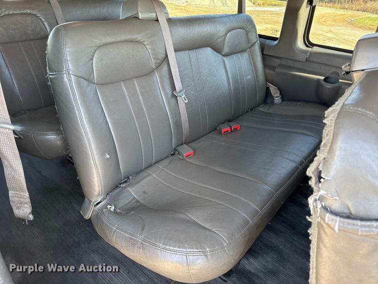 image for item DW6702 2015 Chevrolet Express 3500 van