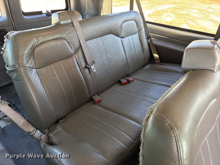 image for item DW6702 2015 Chevrolet Express 3500 van