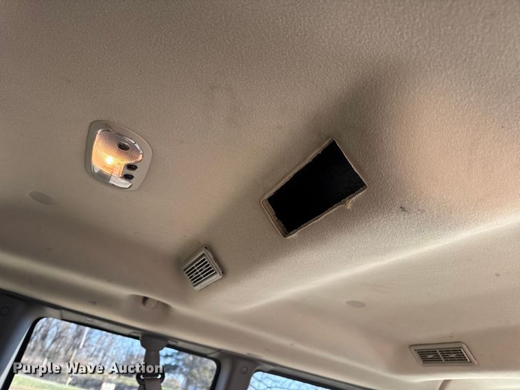 image for item DW6702 2015 Chevrolet Express 3500 van