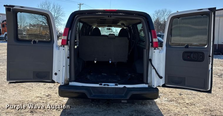 image for item DW6702 2015 Chevrolet Express 3500 van