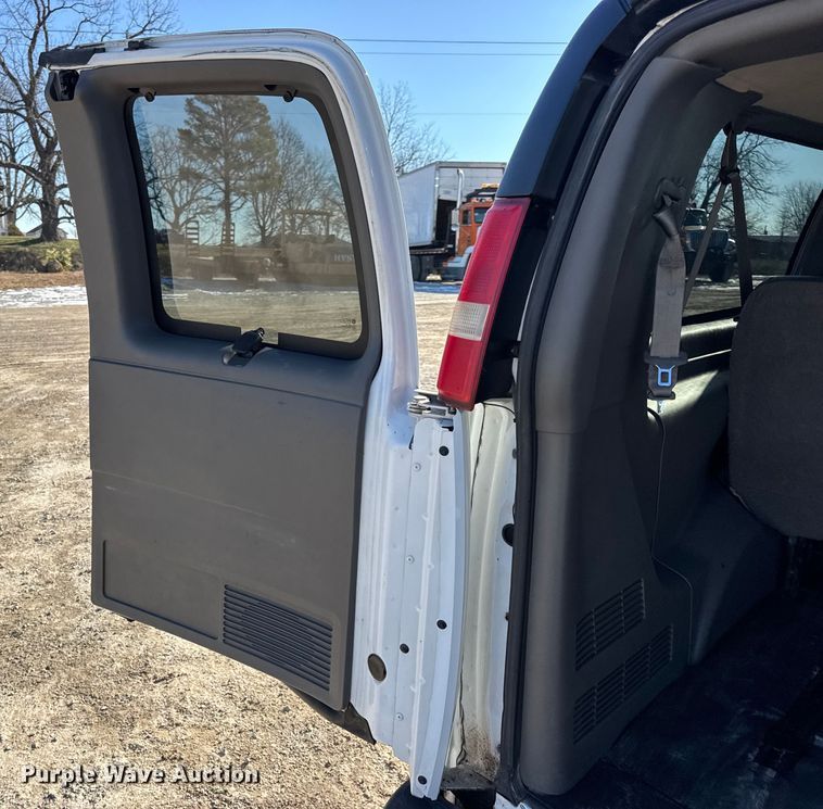 image for item DW6702 2015 Chevrolet Express 3500 van