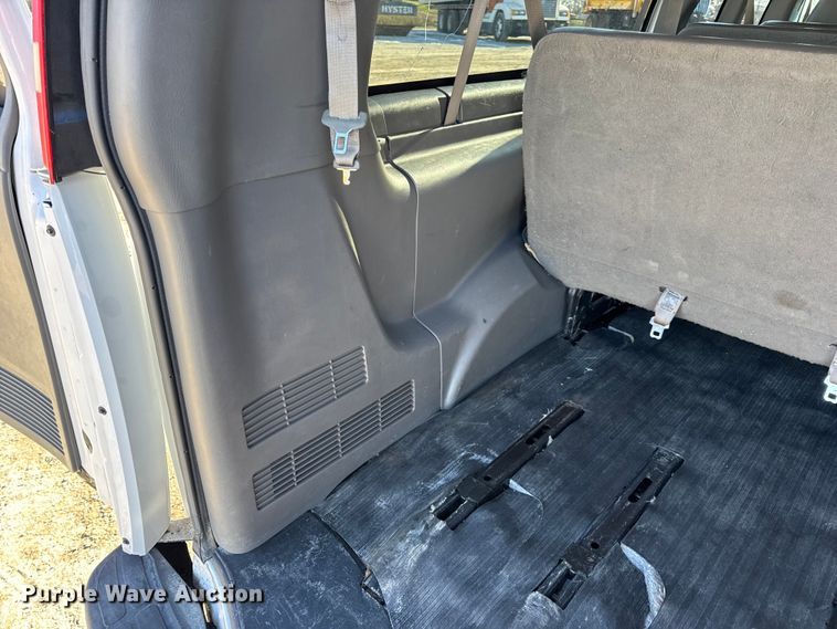 image for item DW6702 2015 Chevrolet Express 3500 van