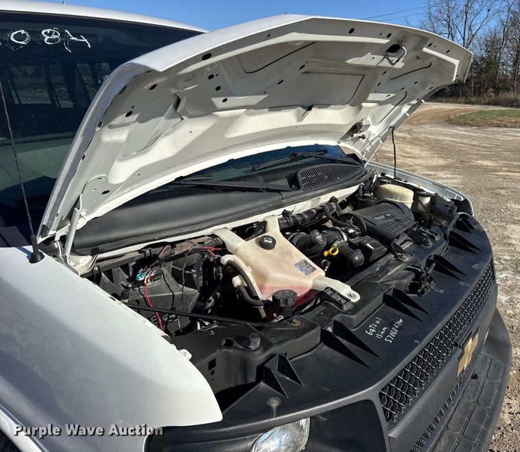 image for item DW6702 2015 Chevrolet Express 3500 van