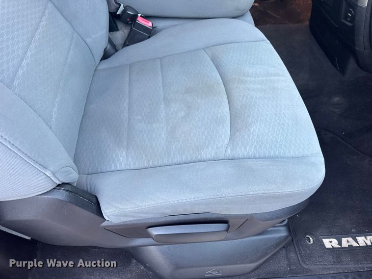 image for item DW6720 2013 RAM 1500 pickup truck