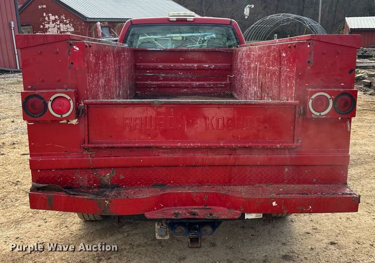 image for item DW6724 2005 GMC Sierra 2500HD utility bed pickup truck