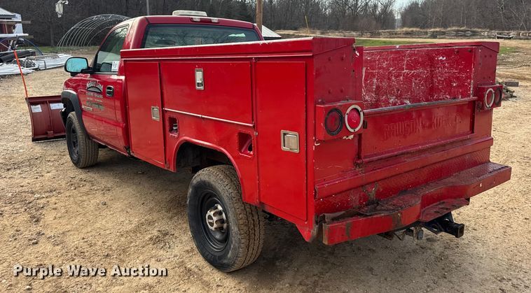 image for item DW6724 2005 GMC Sierra 2500HD utility bed pickup truck