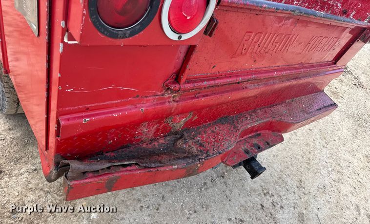 image for item DW6724 2005 GMC Sierra 2500HD utility bed pickup truck