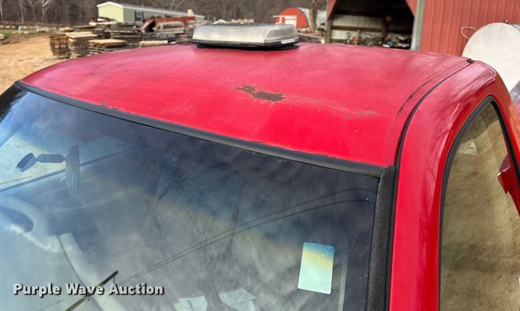 image for item DW6724 2005 GMC Sierra 2500HD utility bed pickup truck