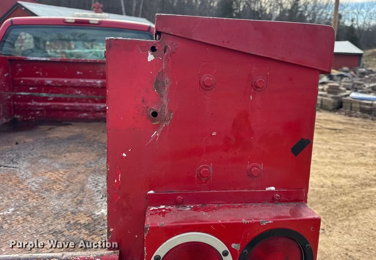 image for item DW6724 2005 GMC Sierra 2500HD utility bed pickup truck