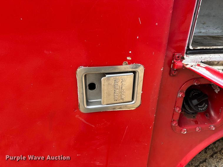 image for item DW6724 2005 GMC Sierra 2500HD utility bed pickup truck